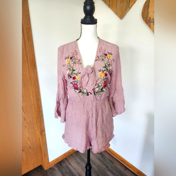 Peach Love Floral Embroidered Pink Romper - Picture 1 of 6